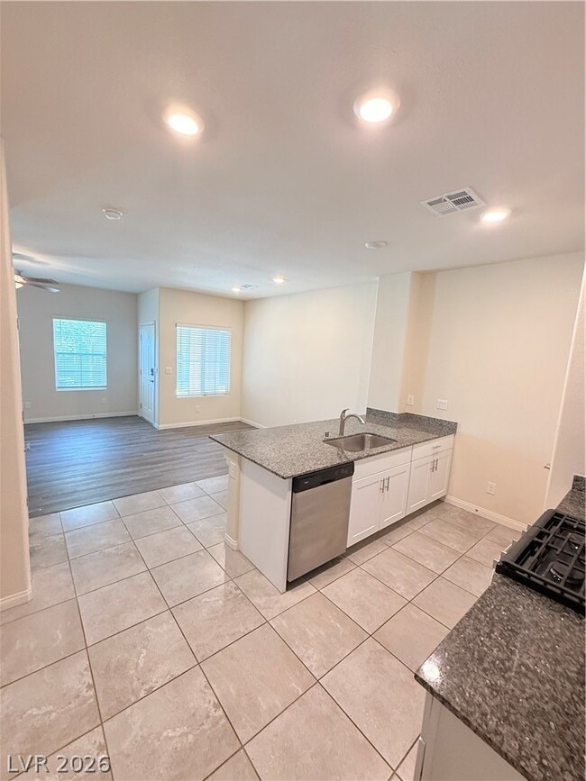 Building Photo - 7331 Sunray Point St