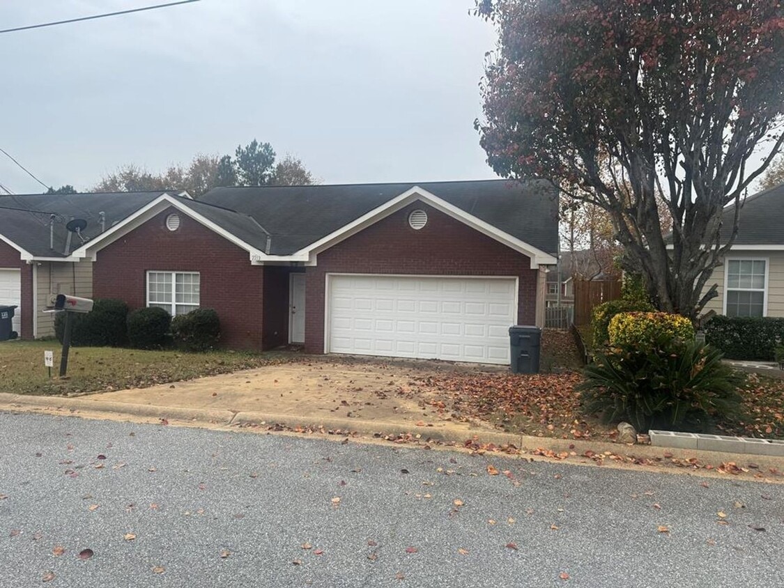 Building Photo - Cute 3 bedroom 2 bath home Close to Downtown Phenix City and Columbus