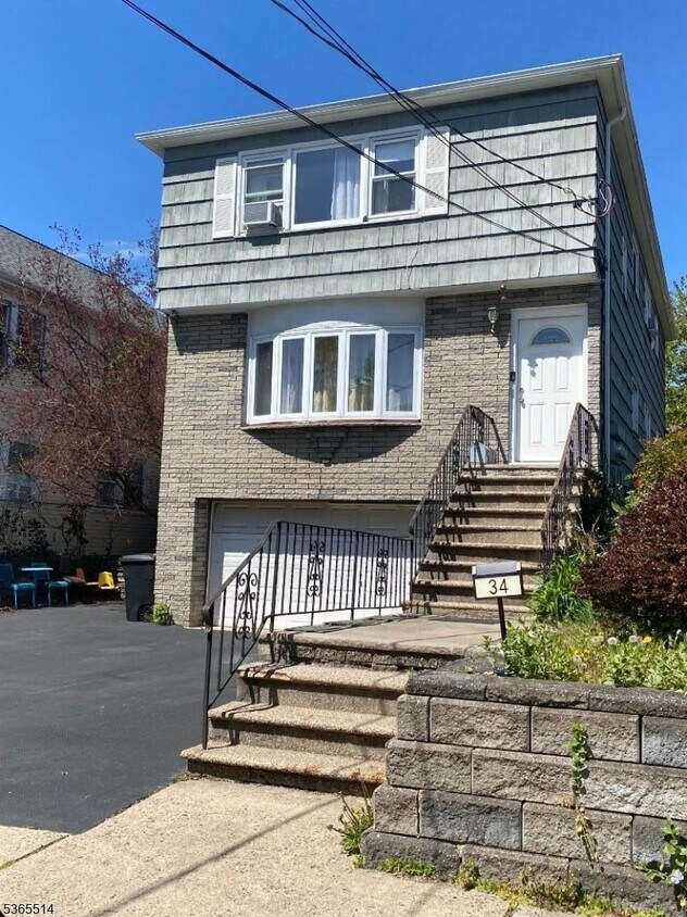 Primary Photo - 34 Warman St