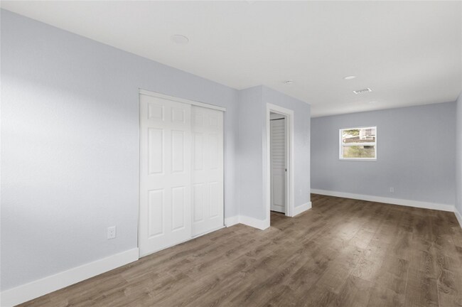 Foto del edificio - 683 NW 21 St