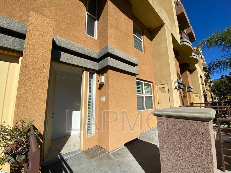 Primary Photo - 201 E Angeleno Ave