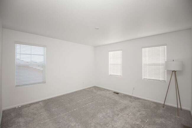 Foto del edificio - Charming 3 Bedroom 3 Bath 2 Story Home in Loveland!