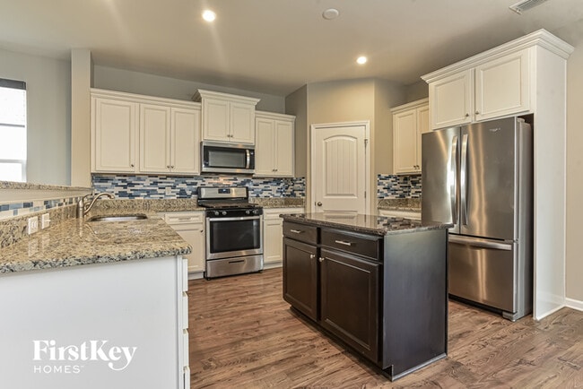 Building Photo - 2518 Miranda Dr