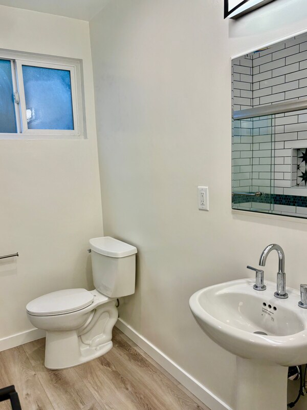 Foto del edificio - 2488 Beachwood Dr
