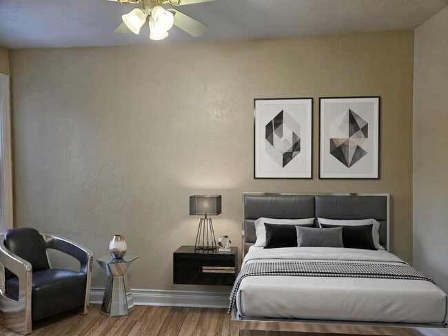 Photo - 246 S St Clair St House