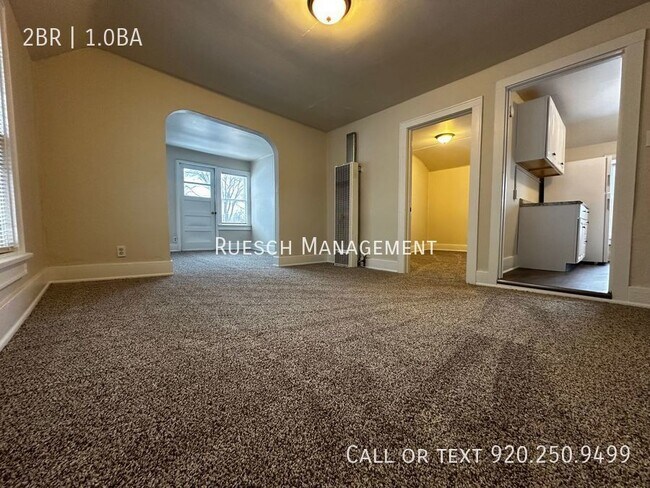 Building Photo - Recently Renovated 2 Bedroom 1 Bath Upper ...