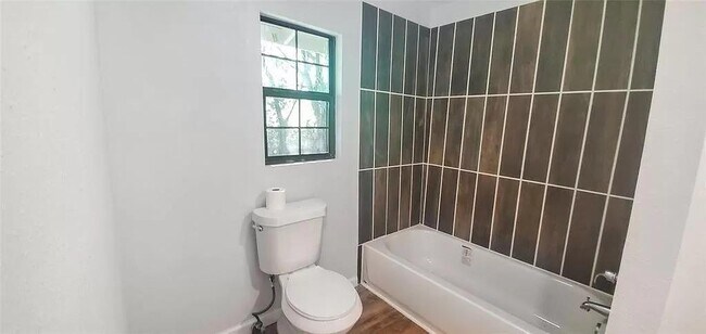 Foto del edificio - 8222 Autumn Ln