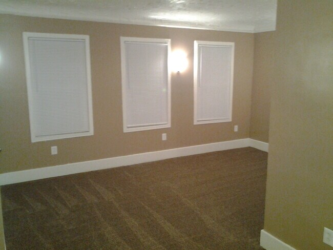 Foto del edificio - 3200 Glynn Ct