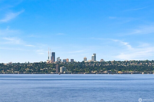 Building Photo - 2bd/1.75ba Kirkland Condo