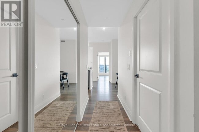 Building Photo - 15 Zorra St