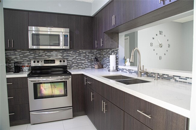 Building Photo - 9035 SW 148th Ct