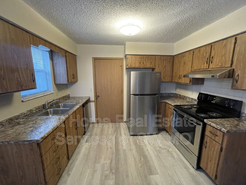 4325 S Glenn Ave Unit B, Springfield, MO 65810 Condo for Rent in