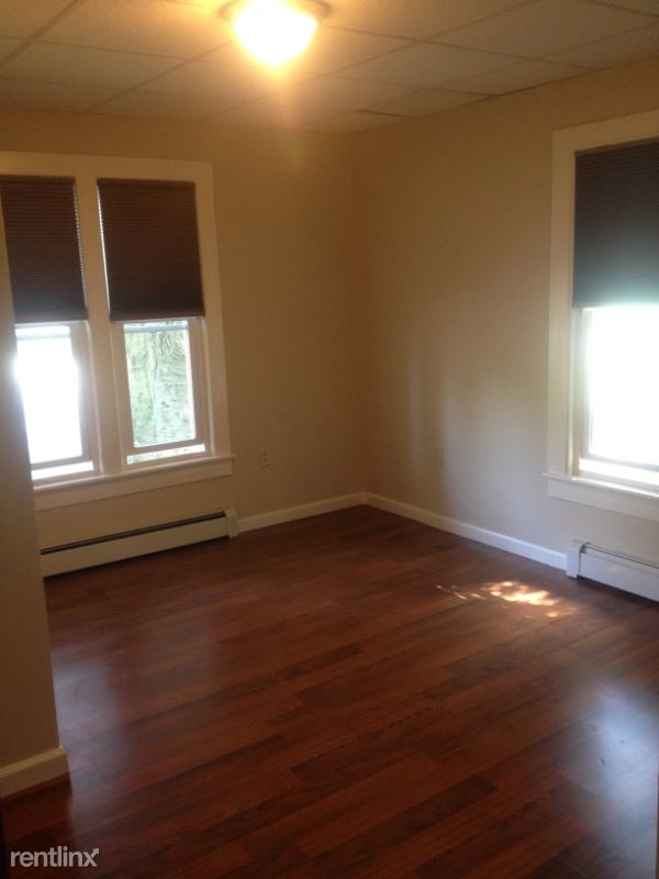 Building Photo - 3 br, 2 bath House - 104 Maple St