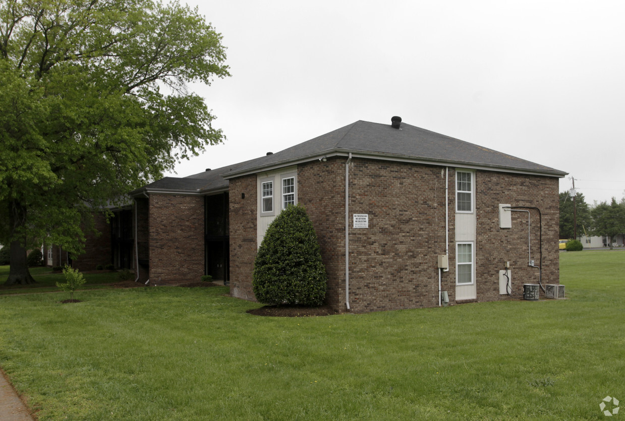 Building Photo - Liberty Oaks Apartments