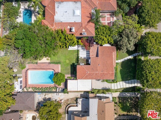 Foto del edificio - 712 N Rodeo Dr