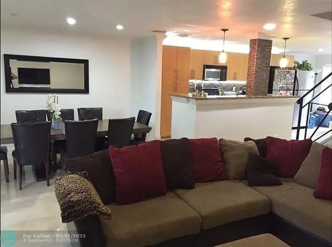 Foto del edificio - 8201 NW 8th Pl