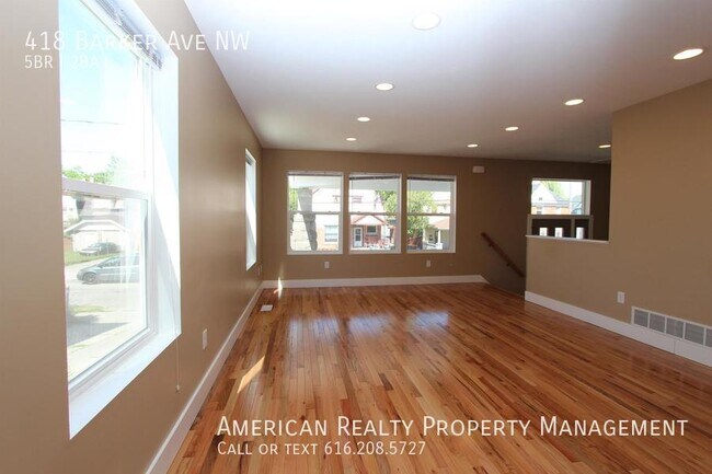 Foto del edificio - 418 Barker Ave NW