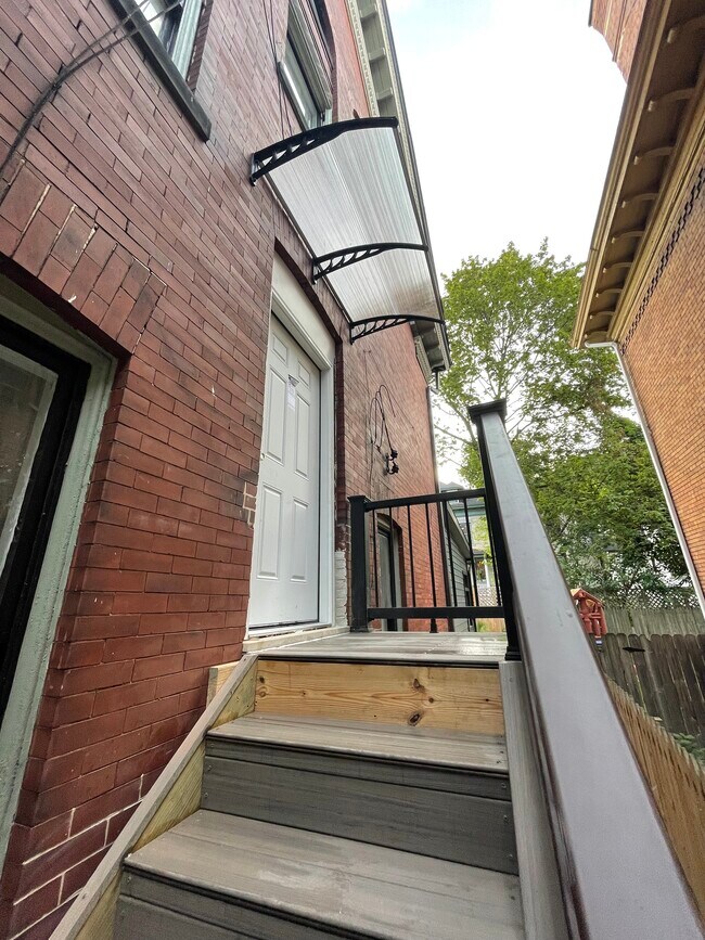 Building Photo - 150 Stratford Ave