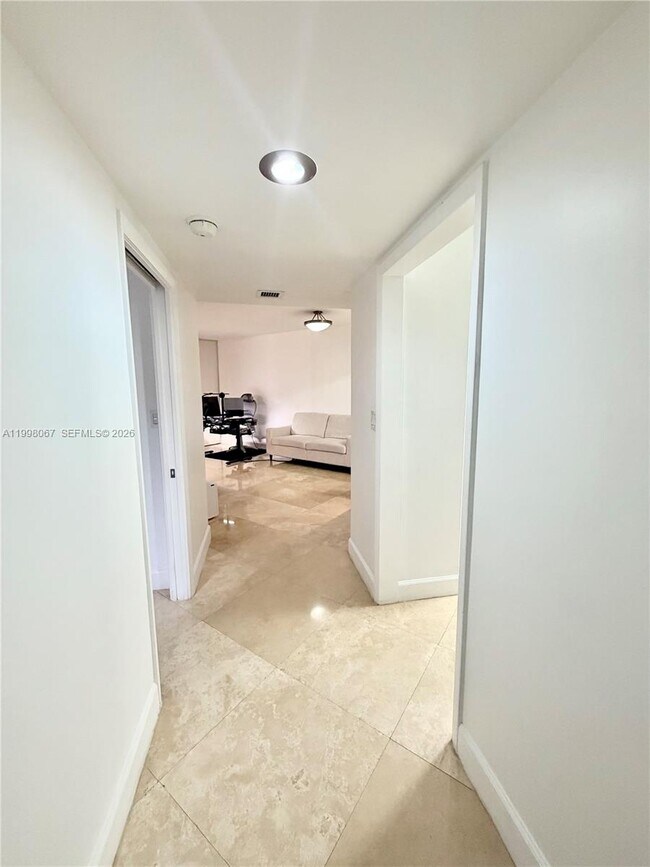 Foto del edificio - 15405 N Miami Lakeway