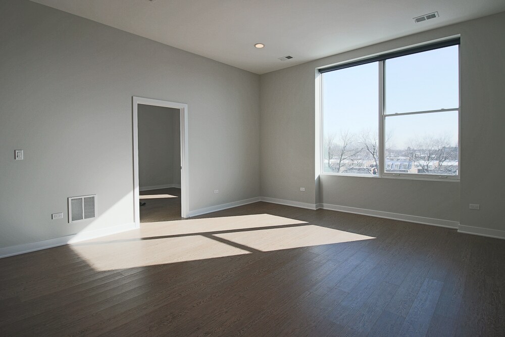 Foto del edificio - 2247 W Lawrence Ave