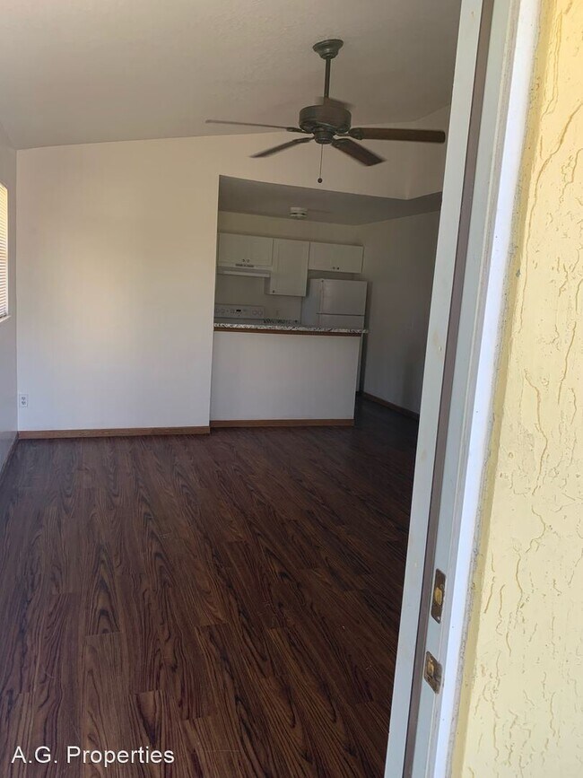 Building Photo - 1 br, 1 bath Apartment - 7959 S.E. Woodvie...