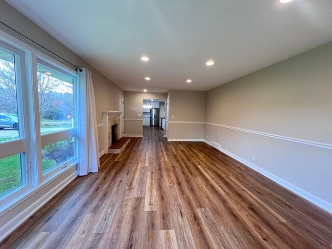 Building Photo - Recently Renovated Home within Walking Dis...