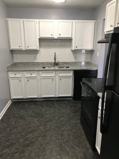 Renovated 2 Bed 1 Bath - Stones River Apartments