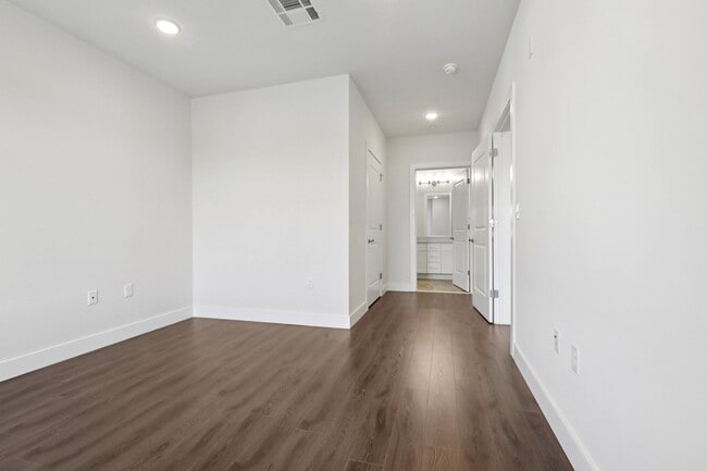 Building Photo - Waldwick Station