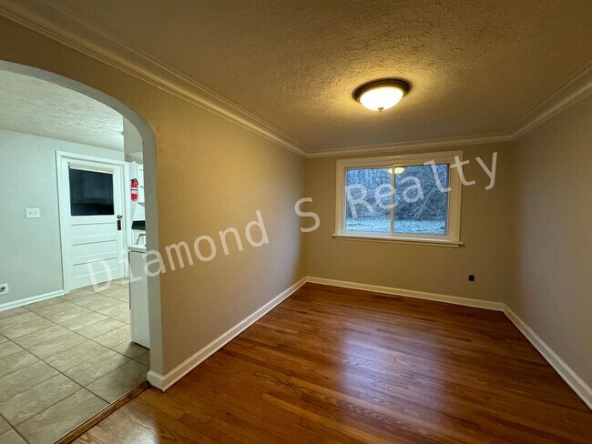 Building Photo - 3435 S Sulgrove Ave