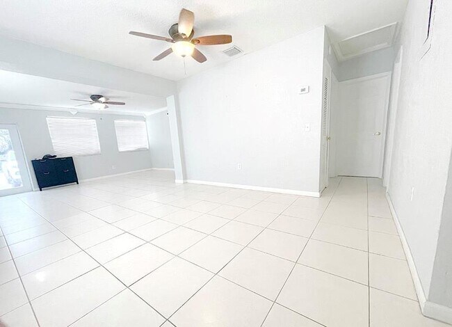 Foto del edificio - 324 SW 22nd St