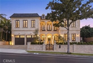 Building Photo - 2027 Santiago Dr