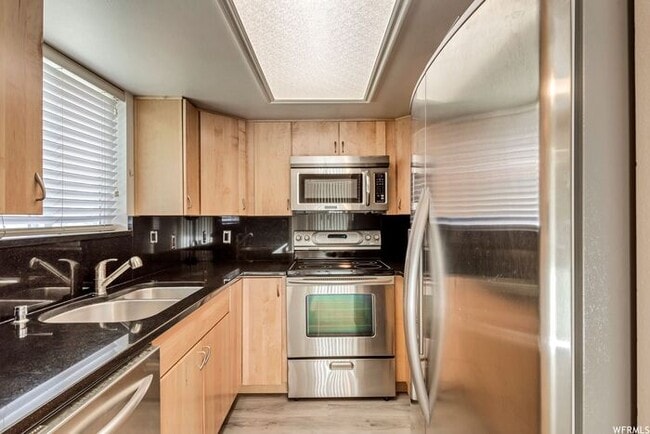 Foto del edificio - AWESOME GROUND FLOOR CONDO IN OREM