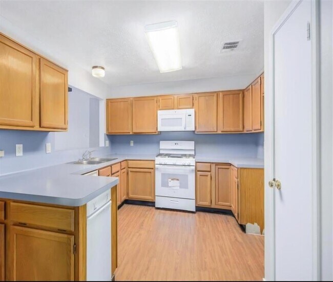 Building Photo - 8322 Old Maple Ln