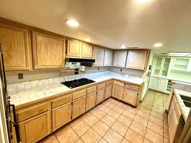 Building Photo - 3223 La Mancha Way