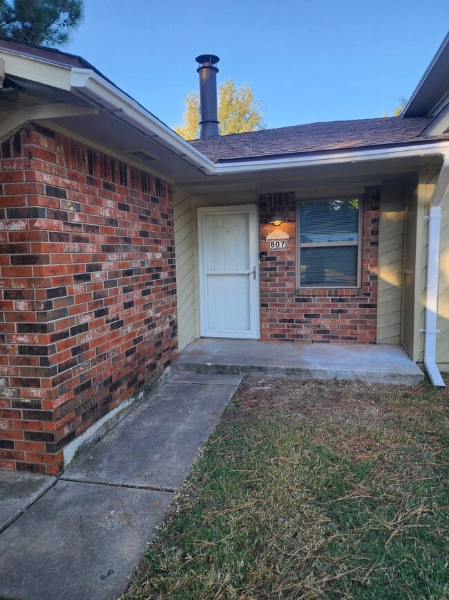 Photo - 807 S Jones Ln House