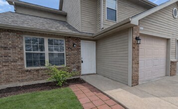 Building Photo - 5313-5315-5315 Currituck Ln