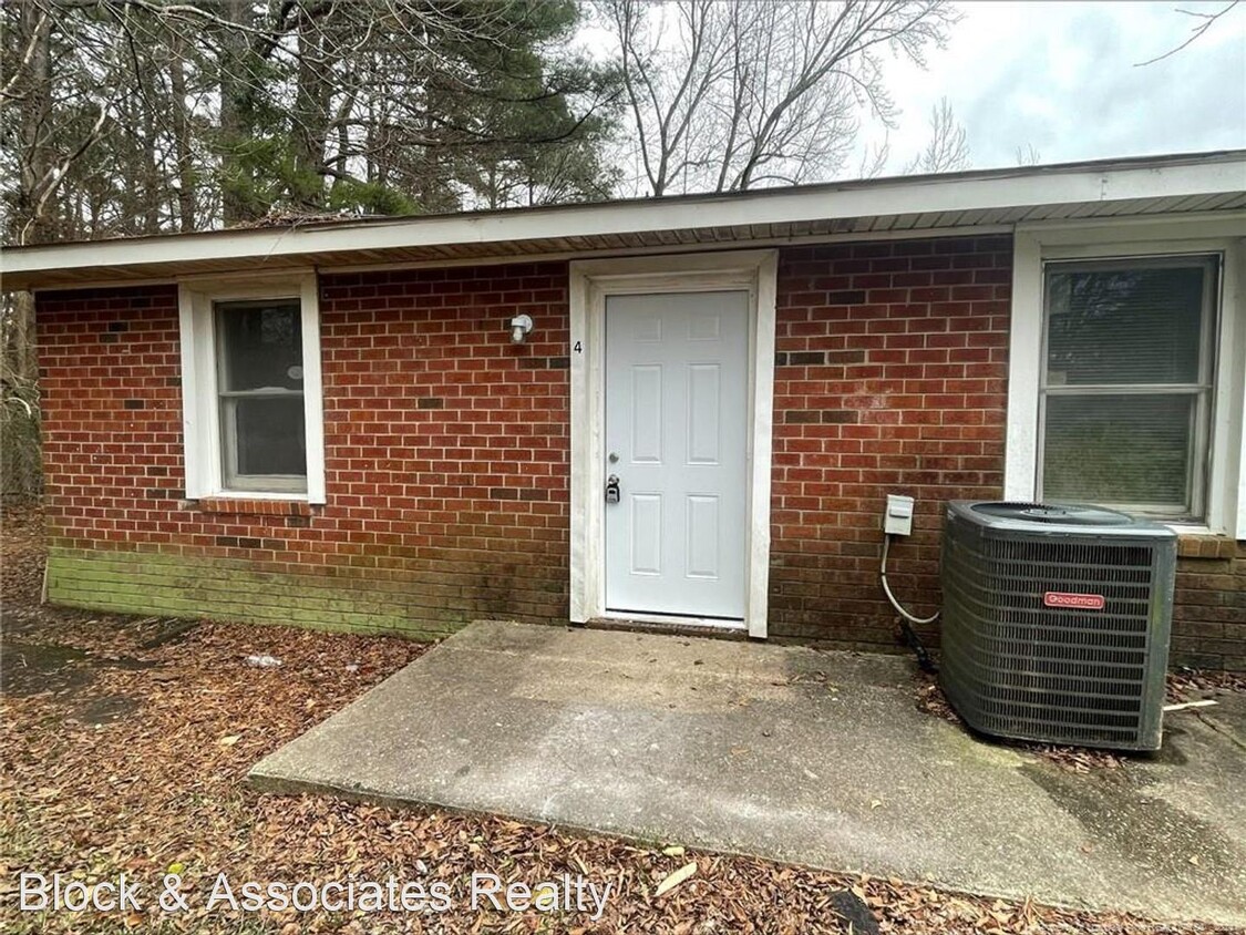 Primary Photo - 2 br, 1 bath House - 1919 Sapona Road #4