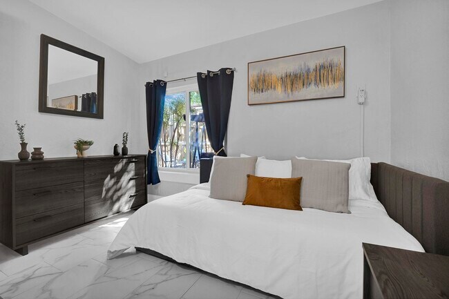 Foto del edificio - 2440 SW 19th Ave