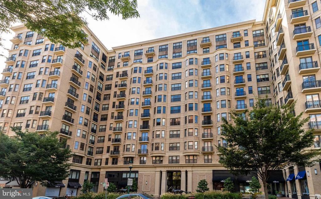 Foto principal - 7710 Woodmont Ave