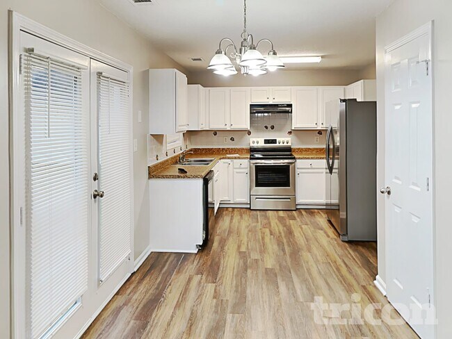 Foto del edificio - 6899 Mahonia Pl