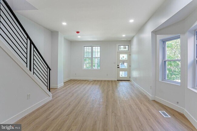 Building Photo - 7415 Sprague St