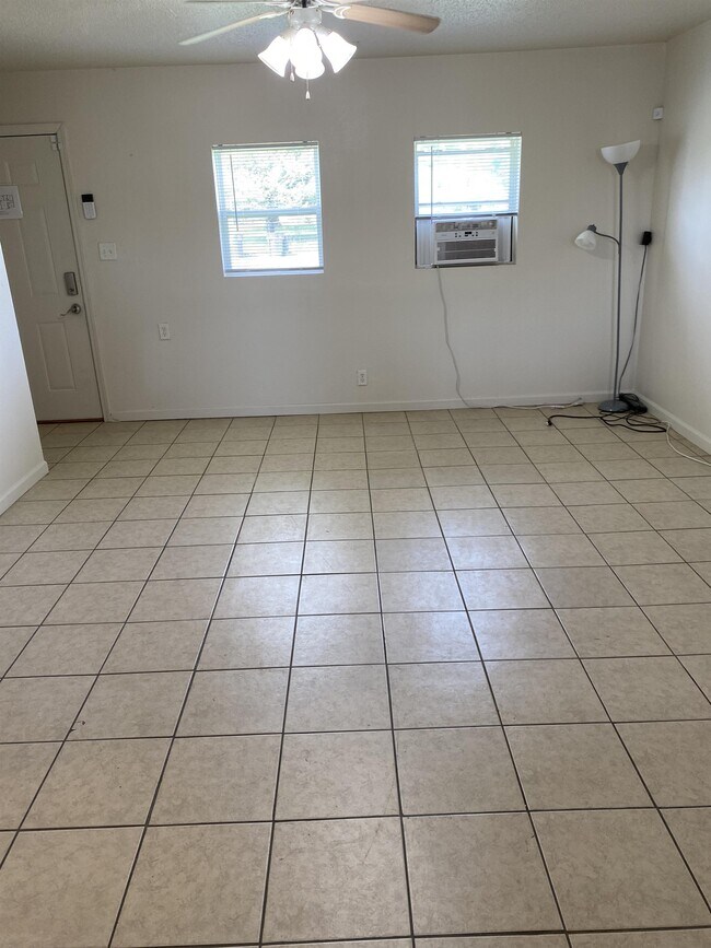 Building Photo - 6213 Commodore Dr