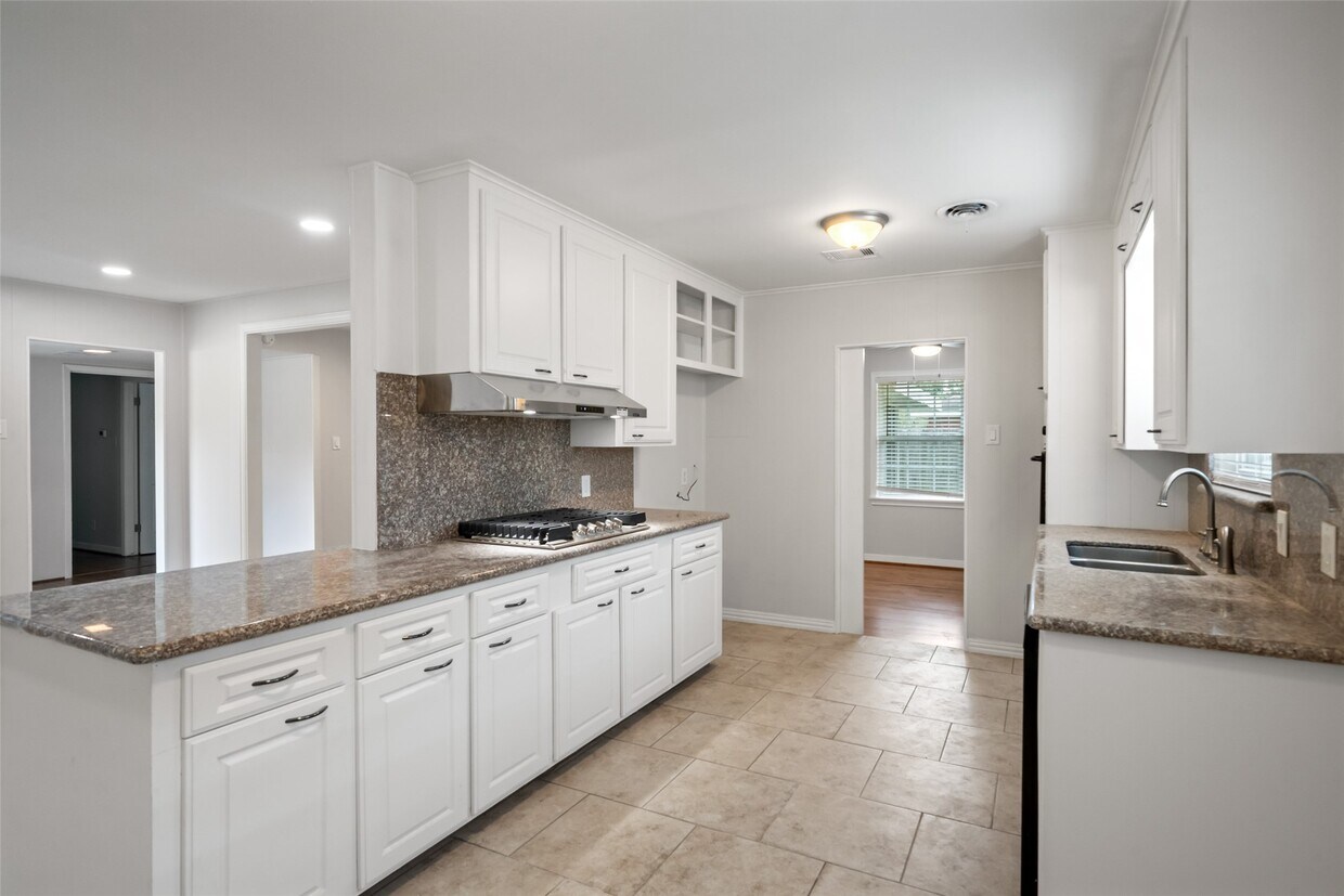 Foto principal - 9779 Westview Dr