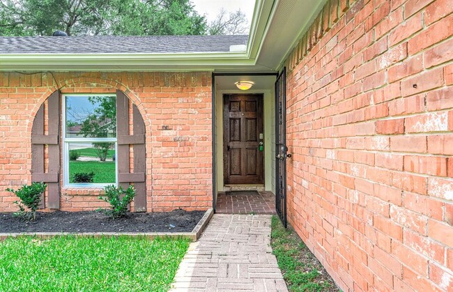 Foto del edificio - 519 Fawnwood Dr