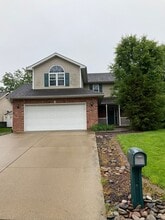Building Photo - 129 Huntleigh Dr