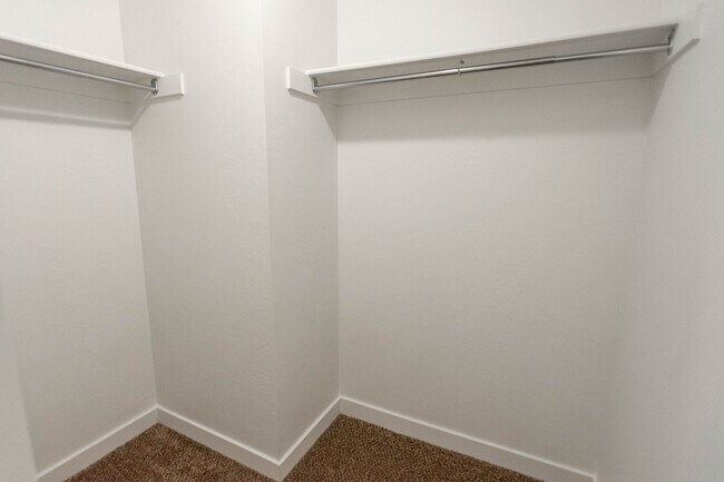 Building Photo - 190 E 630 N