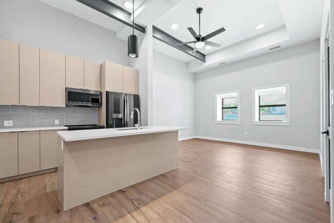 Building Photo - The Avenue Lofts Golden