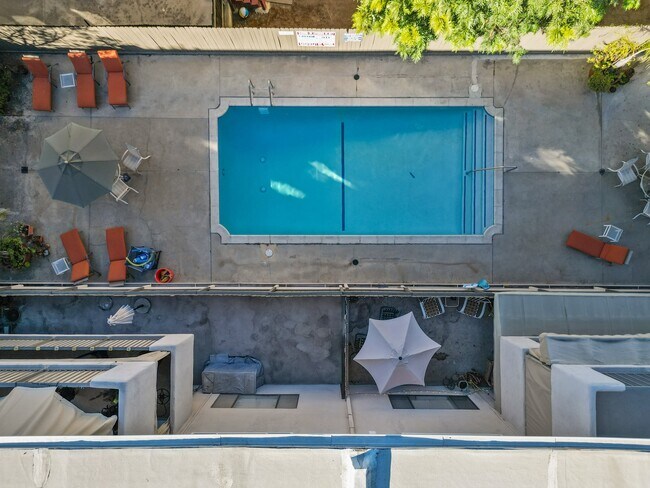 Foto del edificio - 330 W California Blvd