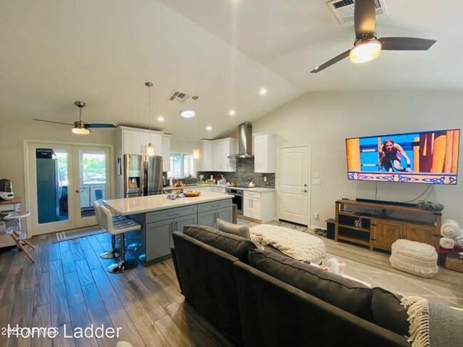 Foto del edificio - 4 br, 3 bath House - 1034 E Kristal Way