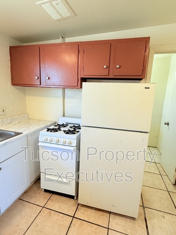 Building Photo - 240 W Sahuaro St